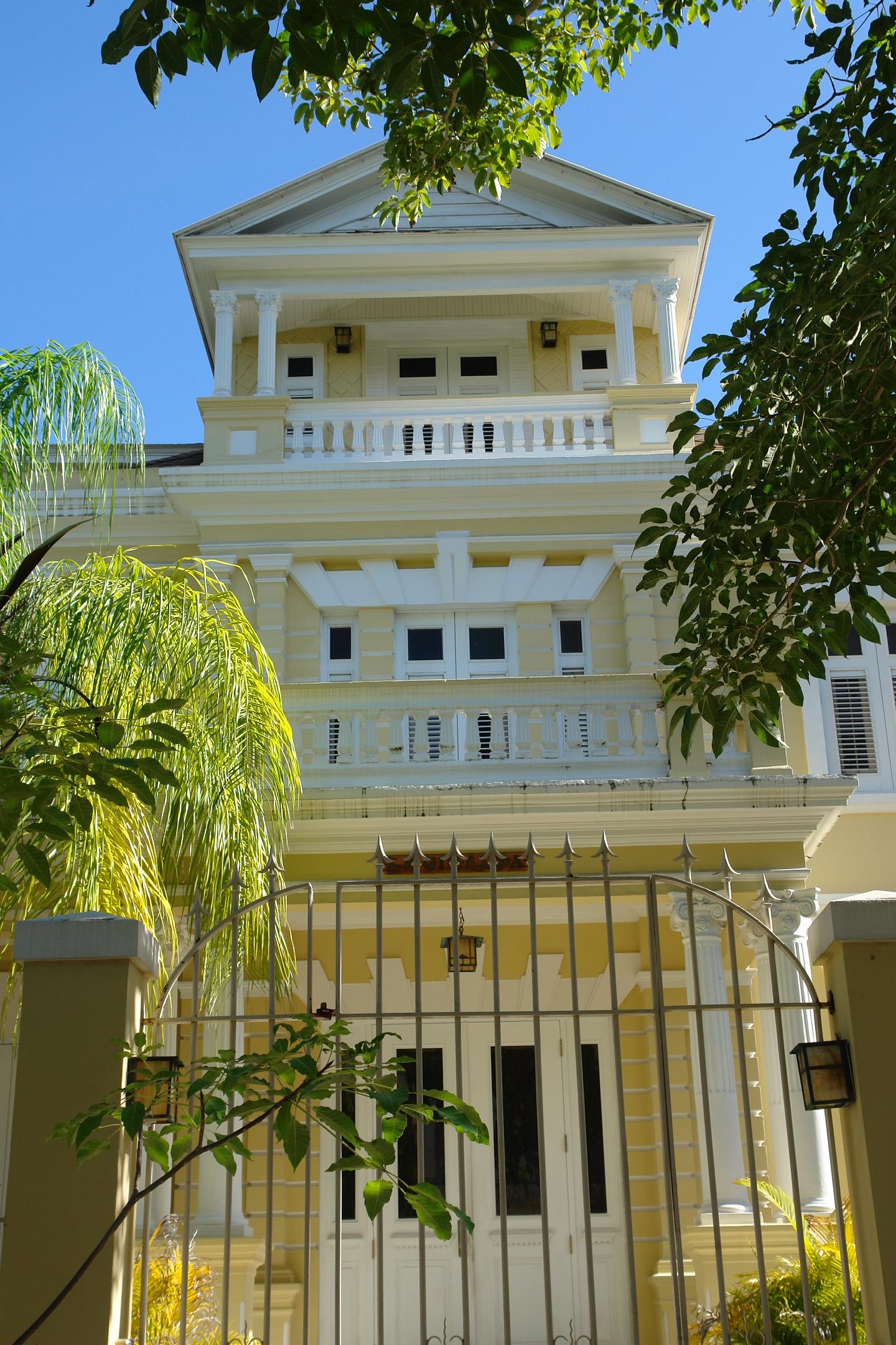 Casa La Giralda - Avenida Miramar, esquina calle Marti 651 - San Juan (Miramar) - 2011 00004